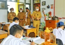 Hari Pertama PTM, Wali Kota Kendari Kunjungi SMPN 9 Kendari Hari Pertama PTM, Wali Kota Kendari Kunjungi SMPN 9 Kendari