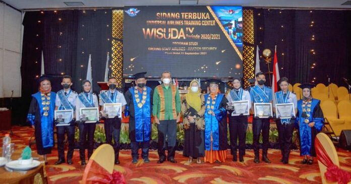 Universal Airlines Training Center Luluskan 6 Wisudawan Terbaik Periode 2020/2021