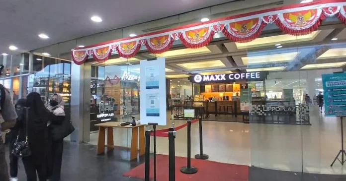 Lippo Plaza Kendari Sosialisasi Aplikasi "PeduliLindungi" kepada Pengunjung
