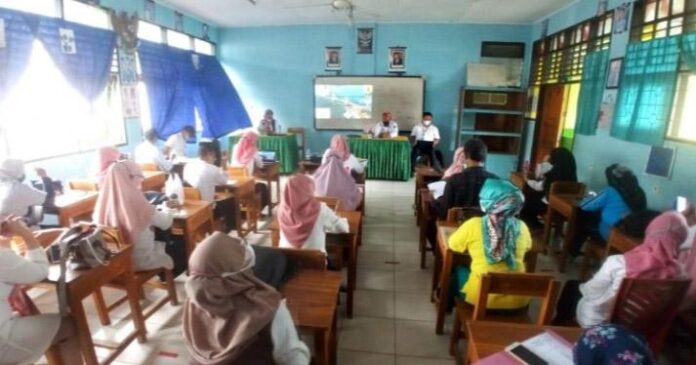 Inspektorat Sosialisasikan Aplikasi e-Proksi di Empat Sekolah Kota Kendari