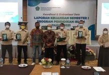 Kemenag Sultra Raih Penghargaan Ketaatan Penyampaian Laporan Keuangan Tahun 2020 Kemenag Sultra Raih Penghargaan Ketaatan Penyampaian Laporan Keuangan Tahun 2020