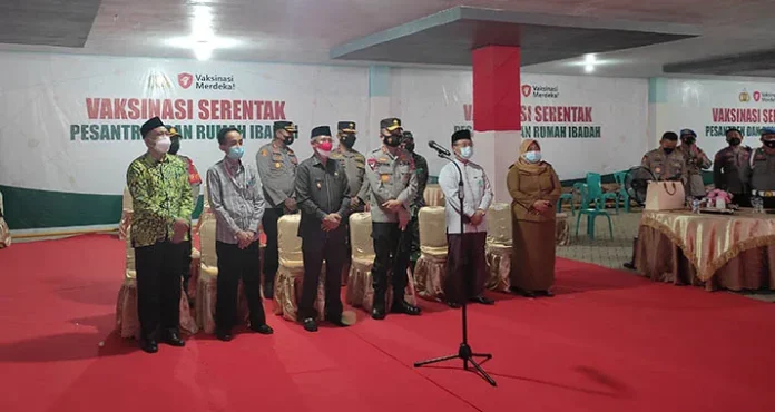 Kapolda dan Wagub Sultra Pantau Vaksinasi Massal