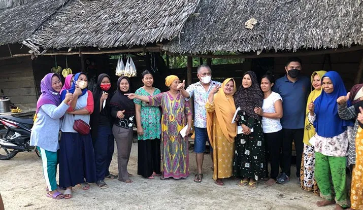 KSK Disambut Penuh Antusias Emak-emak Penjual di Konsel