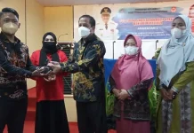 Pemkot Kendari Latih Masyarakat Pesisir Soal Kerajinan Kerang Pemkot Kendari Latih Masyarakat Pesisir Soal Kerajinan Kerang