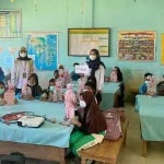 Momen Sumpah Pemuda, Srikandi PT Pelni Bagikan Buku dan Alat Tulis Momen Sumpah Pemuda, Srikandi PT Pelni Bagikan Buku dan Alat Tulis