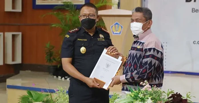 Bea Cukai Kendari Hibahkan Tanah dan Bangunan kepada Pemkab Muna