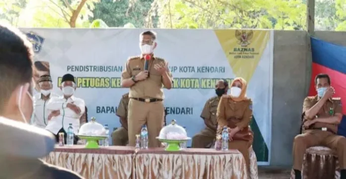 182 Petugas Kebersihan Kota Kendari Terima Bantuan ZIS