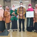 Wali Kota Kendari Terima Piala Kota Layak Anak Wali Kota Kendari Terima Piala Kota Layak Anak