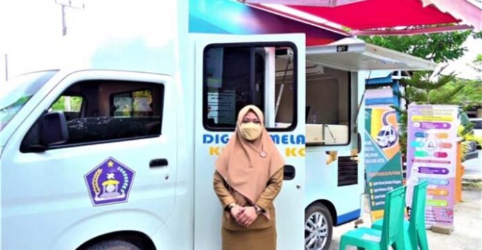 Kepala Bidang Pendaftaran Perizinan dan Pengaduan DPM-PTSP, Asma Ali