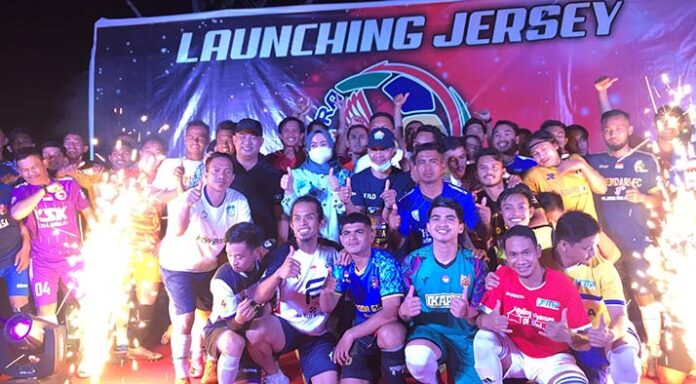 Wawali Kota Kendari Launching Jersey Sparing Champions