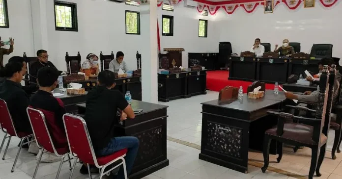 Demo di Kantor DPRD, Mahasiswa Soroti Proses Lelang di ULP Setda Mubar Demo di Kantor DPRD, Mahasiswa Soroti Proses Lelang di ULP Setda Mubar