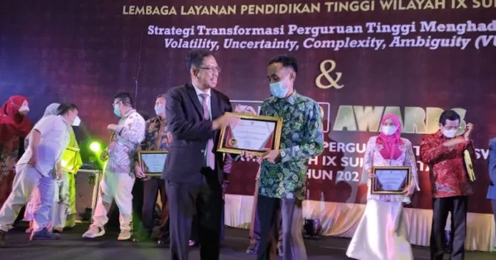 UM Kendari Sabet Tiga Penghargaan di Ajang LLDIKTI 9 Award 2021