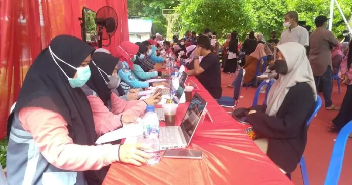 Masyarakat Kendari Antusias Ikut Vaksinasi yang Digelar Tidar dan ASR