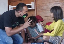 ASR dan SIC Mengajar Anak di Pesisir Konsel ASR dan SIC Mengajar Anak di Pesisir Konsel