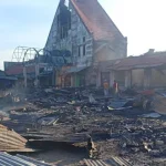 85 Bangunan di Pasar Wakuru Hangus Terbakar, Kerugian Ditaksir Rp5 Miliar 85 Bangunan di Pasar Wakuru Hangus Terbakar, Kerugian Ditaksir Rp5 Miliar