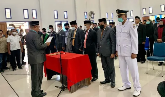 PSX_20211030_144911 Pemkab Mubar Lakukan Rotasi, 3 Pejabat Eselon II Nonjob