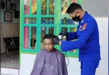 Cerita Bripka Suhardi, Buka Layanan Cukur Gratis untuk Anak Panti di Kendari Cerita Bripka Suhardi, Buka Layanan Cukur Gratis untuk Anak Panti di Kendari