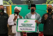 ASR Serahkan Rp100 Juta untuk Pembangunan Pesantren Tahfizul Qur’an di Baubau ASR Serahkan Rp100 Juta untuk Pembangunan Pesantren Tahfizul Qur'an di Baubau