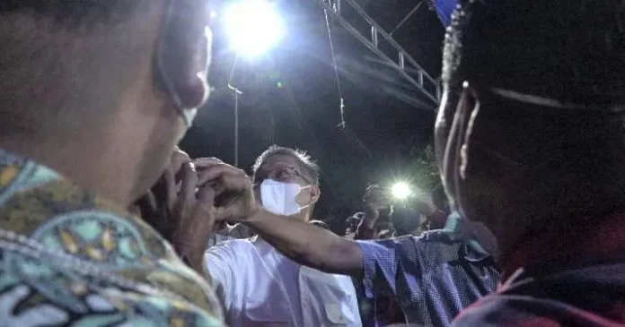 Sulkarnain Resmikan Program Kendari Terang di Kelurahan Mangga Dua Sulkarnain Resmikan Program Kendari Terang di Kelurahan Mangga Dua