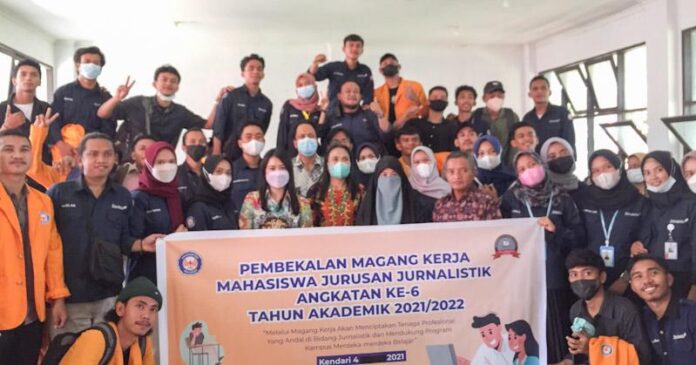 93 Mahasiswa Jurnalistik UHO Mengikuti Pembekalan Magang