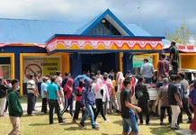 Warga Desa Kampubalano Mubar Ancam Tutup Akses Jalan ke Kantor Bupati Warga Desa Kampubalano Mubar Ancam Tutup Akses Jalan ke Kantor Bupati