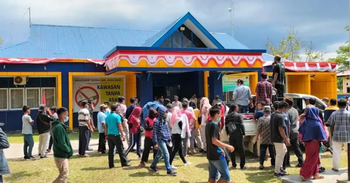 Warga Desa Kampubalano Mubar Ancam Tutup Akses Jalan ke Kantor Bupati