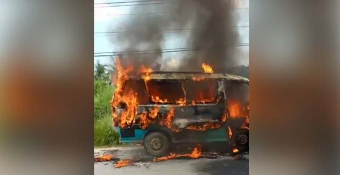 Gara-gara Korsleting Listrik Mobil Terbakar Dekat SPBU Teratai