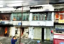 7 Unit Ruko di Kota Lama Kendari Hangus Terbakar 7 Unit Ruko di Kota Lama Kendari Hangus Terbakar