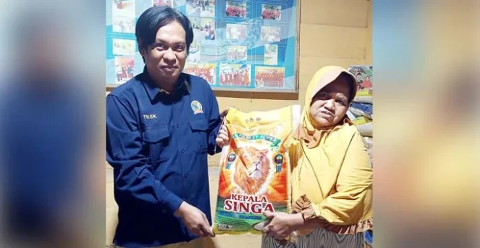 kskkk HUT ke-12, TKSK Sultra Bagi-bagi Sembako di 10 Kabupaten