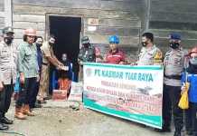 Perusahaan Tambang di Kolut Salurkan Puluhan Paket Sembako Perusahaan Tambang di Kolut Salurkan Puluhan Paket Sembako