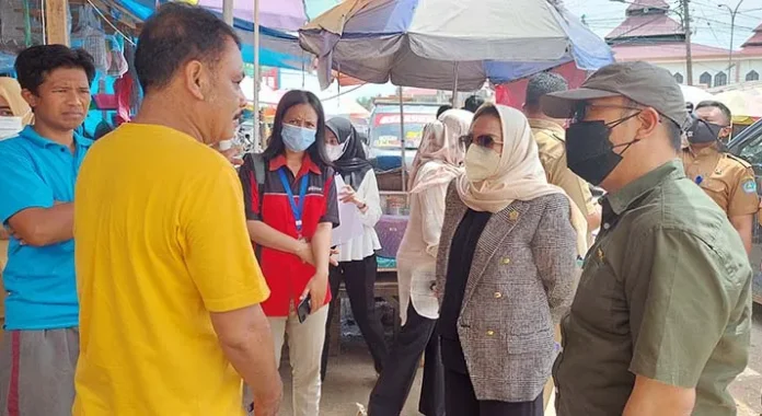 20211115_125123 Tanggapi Keluhan Masyarakat, Ketua Komisi II Sidak Pasar Andonohu