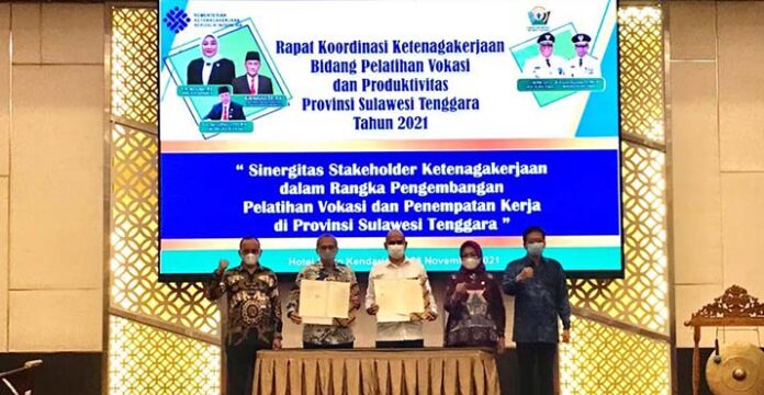 Dukung Workshop Pelatihan Alat Berat, PT VDNI Berikan Peralatan pada BLK Kendari