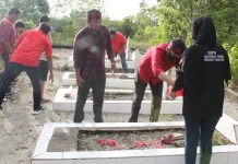 Peringati Hari Pahlawan Nasional, DPC PDIP Wakatobi Baksos di TMP Peringati Hari Pahlawan Nasional, DPC PDIP Wakatobi Baksos di TMP