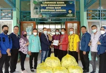 Karang Taruna Konawe Bagi-bagi Masker dan Vitamin ke Masyarakat Karang Taruna Konawe Bagi-bagi Masker dan Vitamin ke Masyarakat