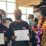 Ketua DPD RI Beri Penghargaan untuk Mubar Atas Capaian Vaksinasi Covid-19 Ketua DPD RI Beri Penghargaan untuk Mubar Atas Capaian Vaksinasi Covid-19