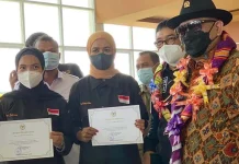 Ketua DPD RI Beri Penghargaan untuk Mubar Atas Capaian Vaksinasi Covid-19 Ketua DPD RI Beri Penghargaan untuk Mubar Atas Capaian Vaksinasi Covid-19
