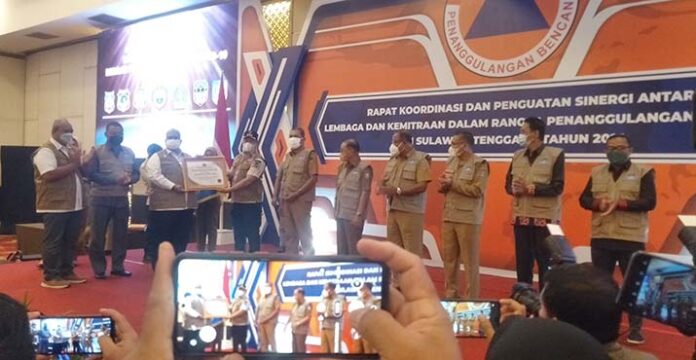 7 Daerah di Sultra Terima Penghargaan Penanganan Covid-19 Terbaik