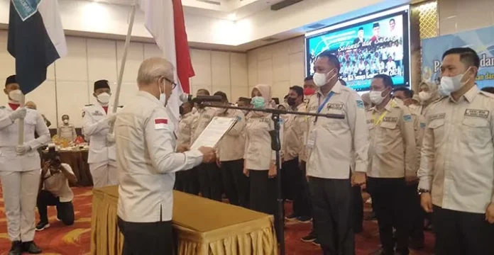 Wakil Gubernur Lantik Pengurus IKA Smansa Kendari