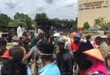Tolak Pergantian Lurah, Puluhan Masyarakat Demo Wali Kota Kendari Tolak Pergantian Lurah, Puluhan Masyarakat Demo Wali Kota Kendari