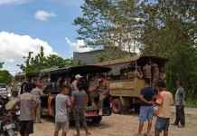 Batal Tutup Pasar Mokoau, Puluhan Satpol PP Diusir Warga Batal Tutup Pasar Mokoau, Puluhan Satpol PP Diusir Warga