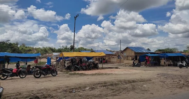 Batal Tutup Pasar Mokoau, Puluhan Satpol PP Diusir Warga 