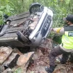Tidak Kuat Menanjak, Satu Mini Bus di Kolut Terguling ke Jurang Tidak Kuat Menanjak, Satu Mini Bus di Kolut Terguling ke Jurang