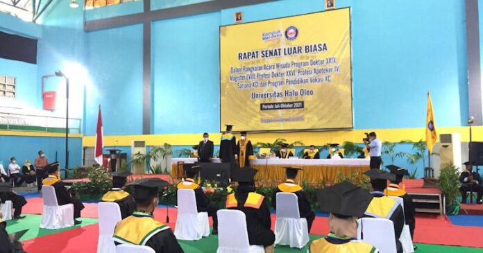 2.132 Mahasiswa UHO Resmi Diwisuda