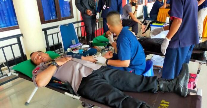 Jelang HUT Ke-76, Brimob Polda Sultra Gelar Donor Darah