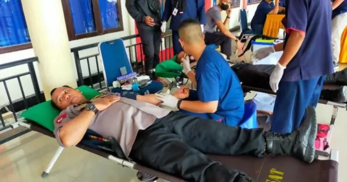 Jelang HUT Ke-76, Brimob Polda Sultra Gelar Donor Darah