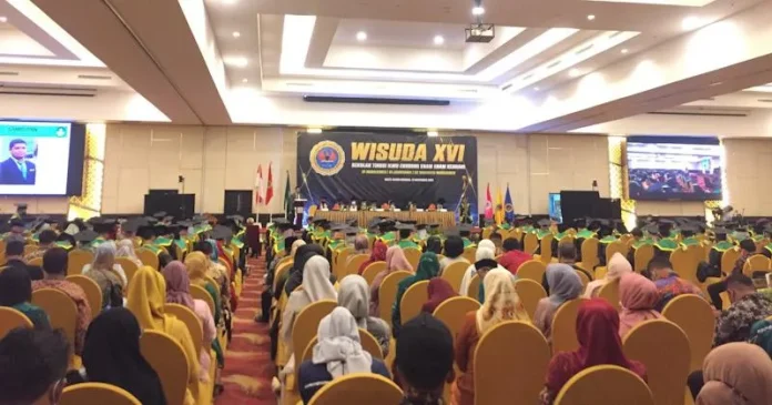 STIE 66 Kendari Wisuda 409 Mahasiswa dengan Tatap Muka