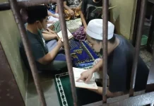 Di Balik Jeruji, Napi Narkoba di Kendari Ini Jadi Guru Ngaji Tahanan Lainnya Di Balik Jeruji, Napi Narkoba di Kendari Ini Jadi Guru Ngaji Tahanan Lainnya