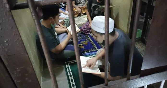 Di Balik Jeruji, Napi Narkoba di Kendari Ini Jadi Guru Ngaji Tahanan Lainnya