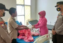 Polsek Sawerigadi Beri Santunan untuk Balita Penderita Ginjal Bocor Polsek Sawerigadi Beri Santunan untuk Balita Penderita Ginjal Bocor