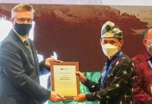 Bupati Wakatobi Terima Penghargaan dari UNESCO di NTB Bupati Wakatobi Terima Penghargaan dari UNESCO di NTB